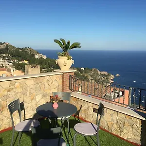 casa-bucalo.taorminaitalyhotels.com/